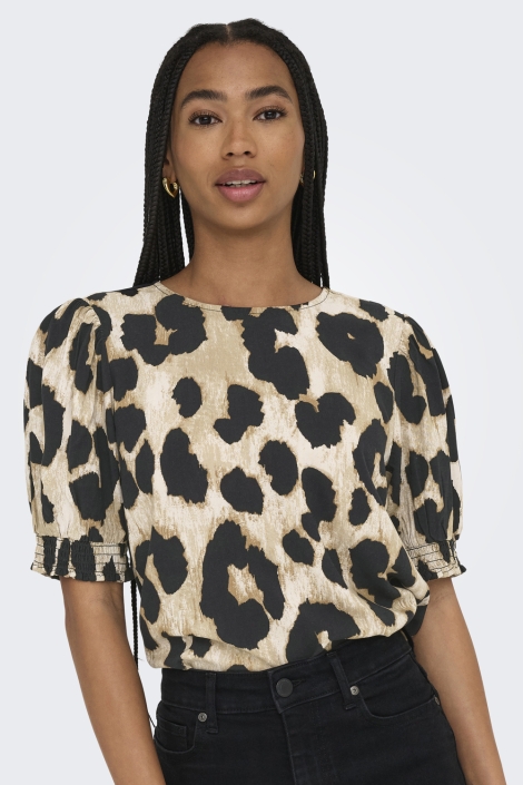 Only bruine dames t-shirt | Model vooraanzicht