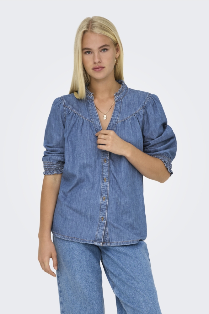 Only blauwe dames blouse | Model vooraanzicht