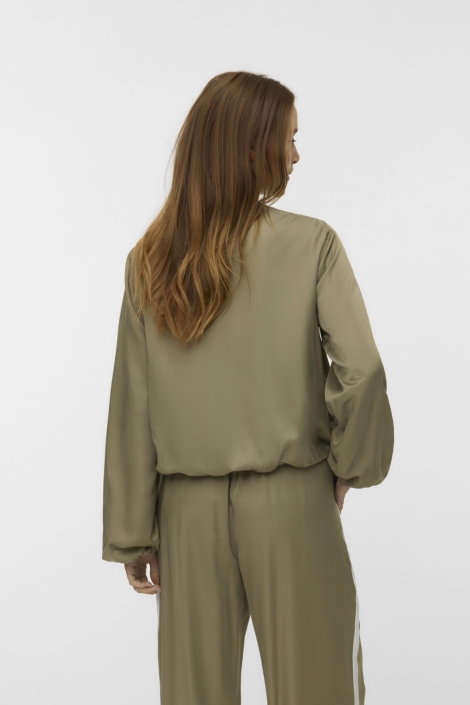 Vero Moda groene dames jas | Model achteraanzicht