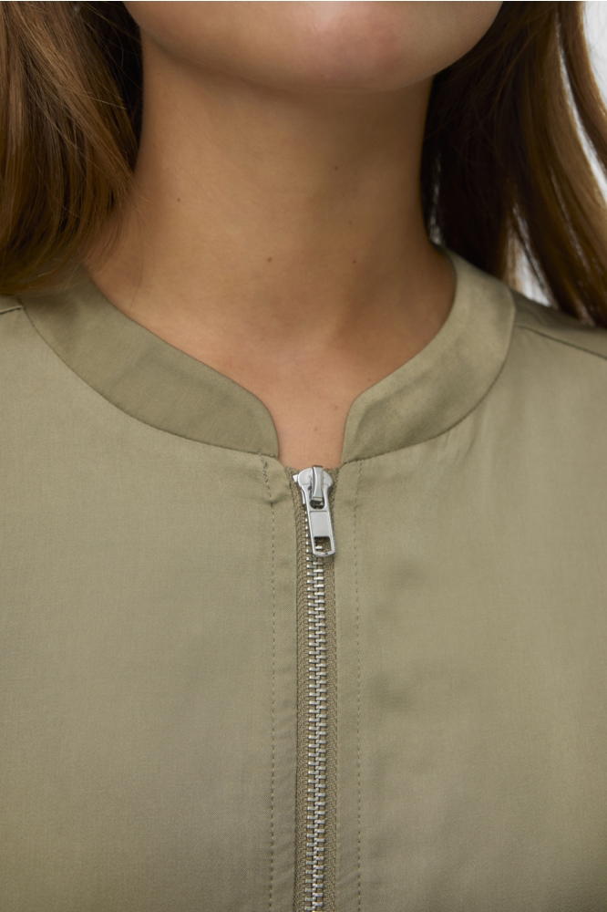 Vero Moda groene dames jas | Close up