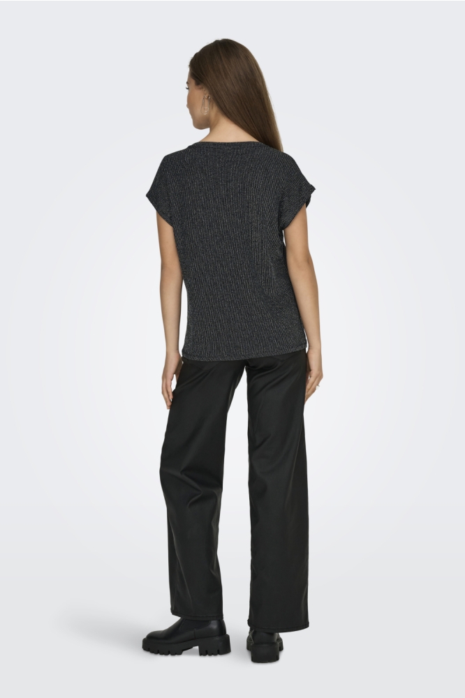 Only zwarte dames t-shirt | Model achteraanzicht