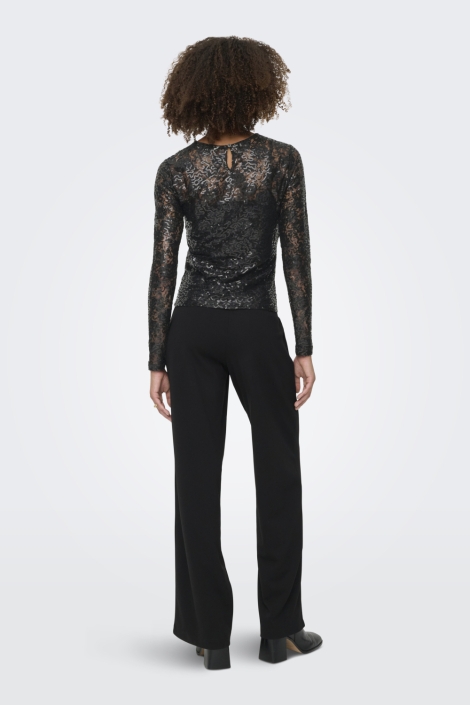 Only zwarte dames t-shirt | Model achteraanzicht