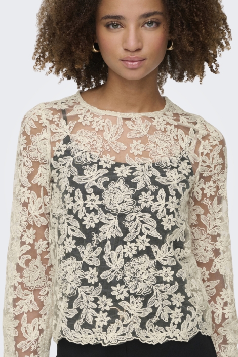 Only ecru dames t-shirt | Close up