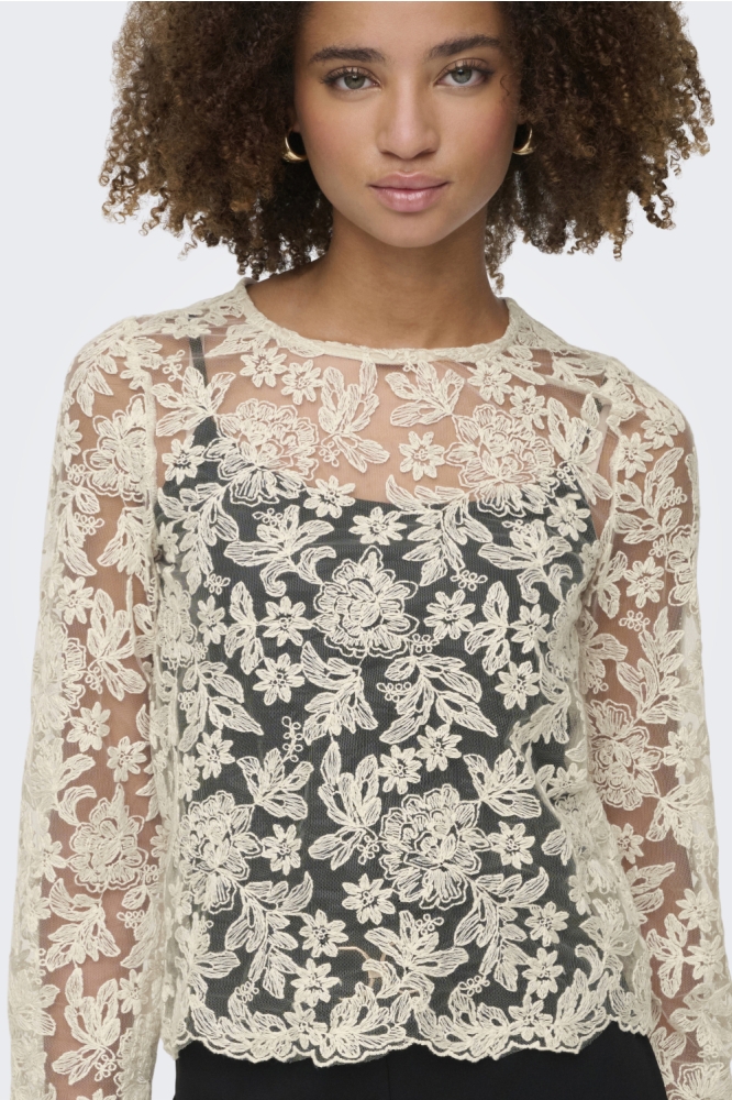 Only ecru dames t-shirt | Close up