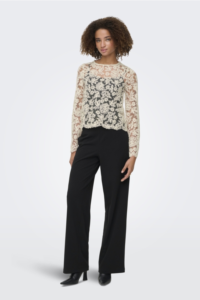 Only ecru dames t-shirt | Model