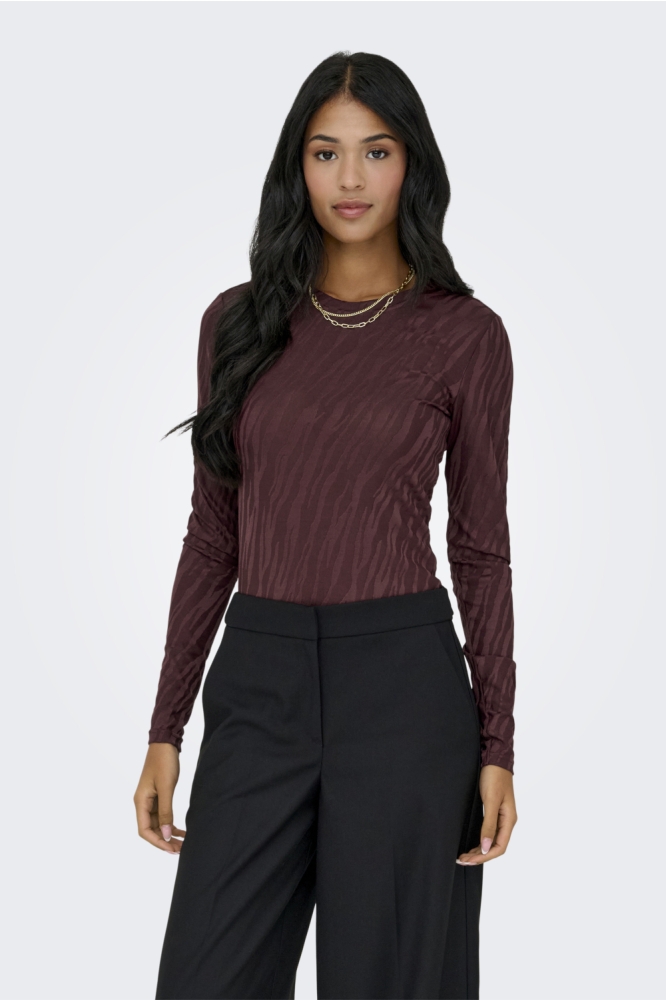 Only bruine dames t-shirt | Model vooraanzicht