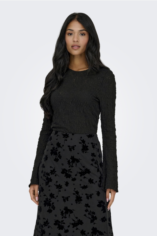 Only zwarte dames t-shirt | Model vooraanzicht