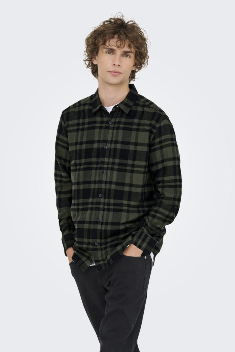 Only & Sons groene heren overhemd | Model vooraanzicht
