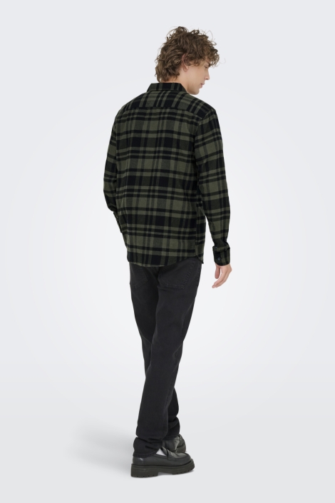 Only & Sons groene heren overhemd | Model achteraanzicht