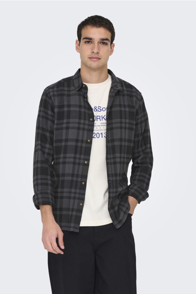 Only & Sons zwarte heren overhemd | Model vooraanzicht