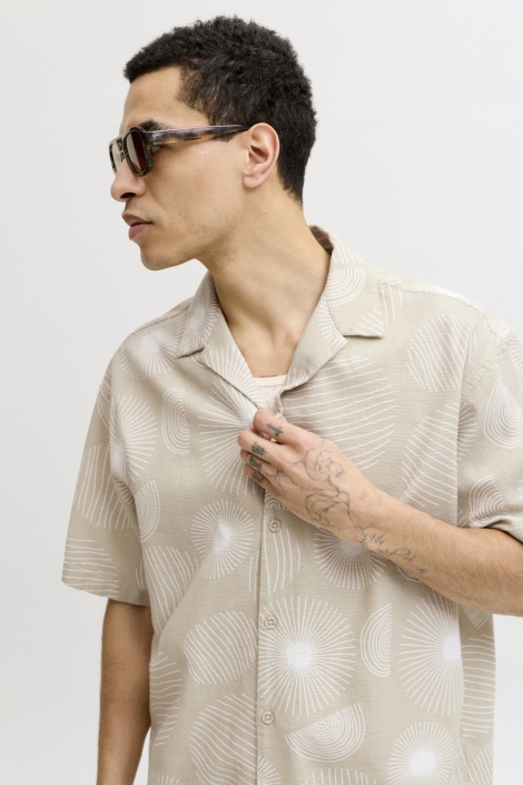 Jack & Jones beige heren overhemd | Model vooraanzicht