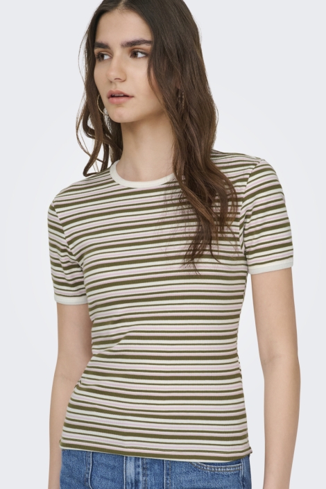 Jacqueline de Yong groene dames t-shirt | Model vooraanzicht