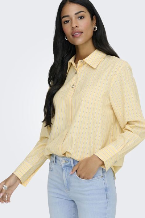 Jacqueline de Yong gele dames blouse | Model vooraanzicht