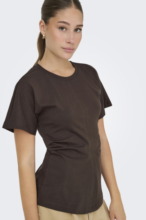 Only bruine dames t-shirt | Model zijaanzicht