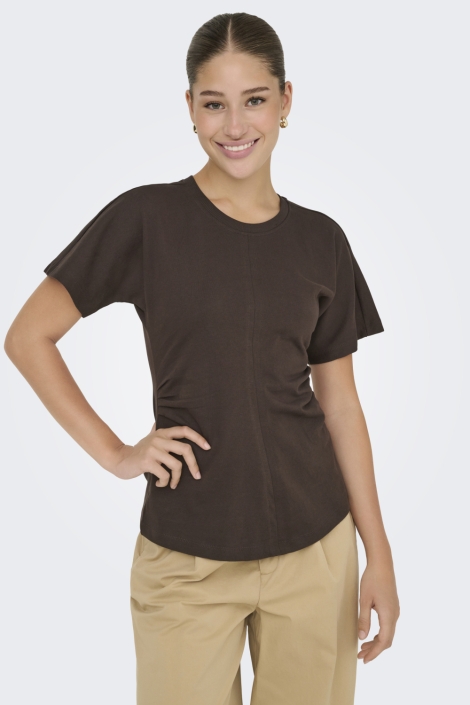 Only bruine dames t-shirt | Model vooraanzicht