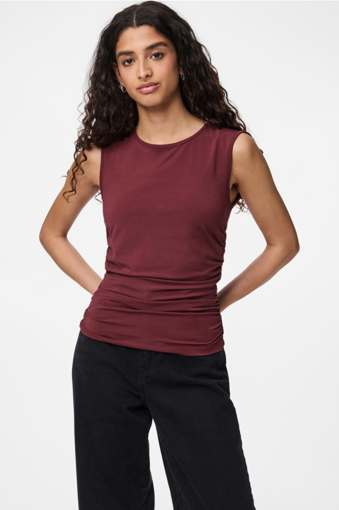 Pieces bordeaux dames top | Model vooraanzicht