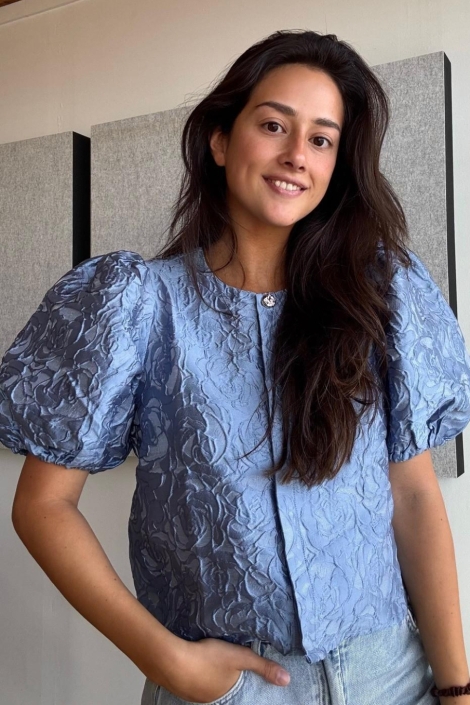 Pieces blauwe dames blouse | Model vooraanzicht