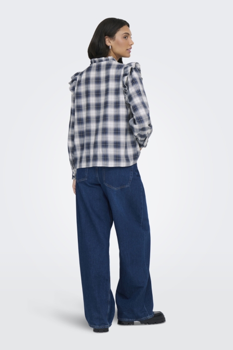 Only beige dames blouse | Model achteraanzicht