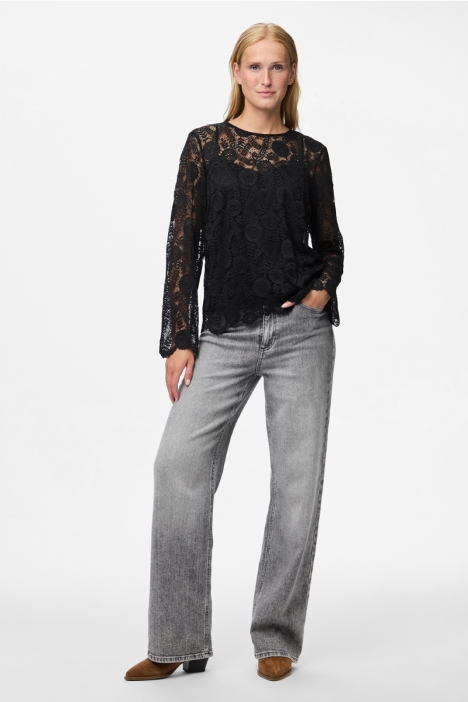 Pieces zwarte dames t-shirt | Model vooraanzicht