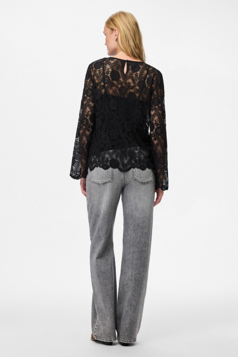 Pieces zwarte dames t-shirt | Model achteraanzicht