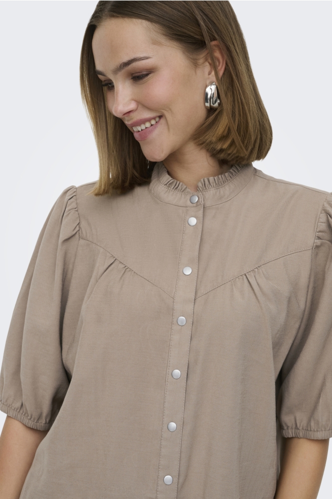 Only taupe dames blouse | Close up