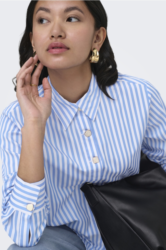 Only blauwe dames blouse | Close up