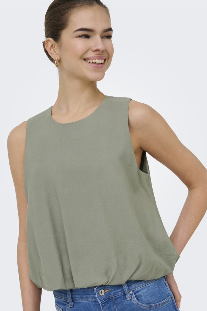 Only groene dames top | Model vooraanzicht