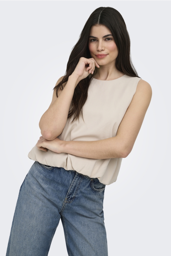 Only ecru dames top | Model vooraanzicht