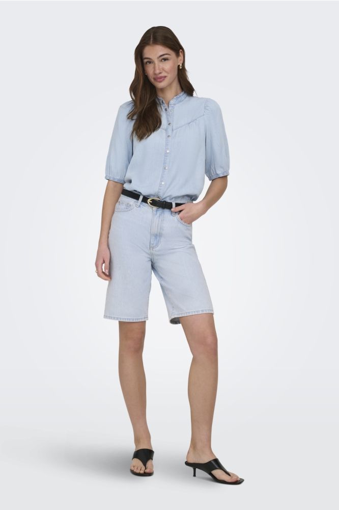 Only blauwe dames blouse | Model vooraanzicht