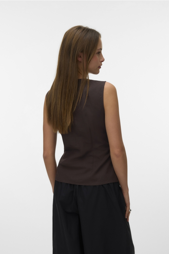 Vero Moda bruine dames gilet | Model achteraanzicht