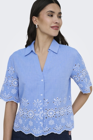 Jacqueline de Yong Blouse JDYMARINA 2 4 EMBROIDERY SHIRT WVN 15365966 Blue Bonnet/BRIGHT WHITE EMBROIDERY