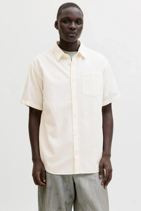 Jack & Jones beige heren overhemd | Model vooraanzicht