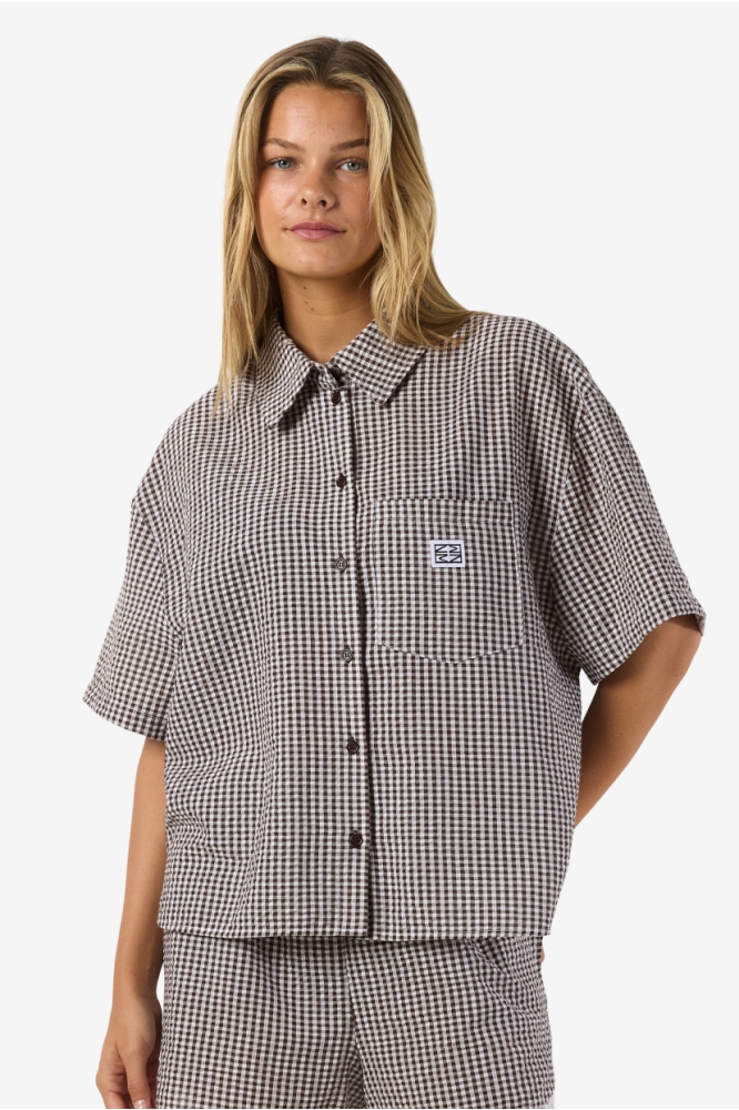 Noisy may bruine dames blouse | Model vooraanzicht