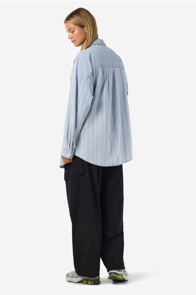 Noisy may blauwe dames blouse | Model