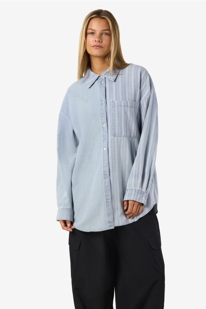 Noisy may blauwe dames blouse | Model vooraanzicht