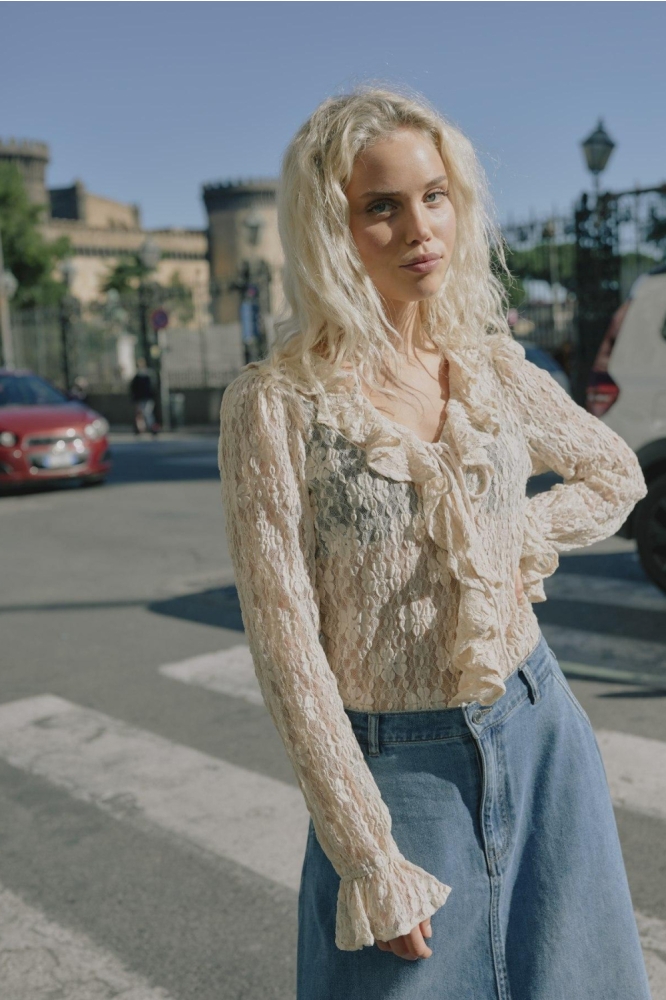 Only beige dames blouse | Model vooraanzicht