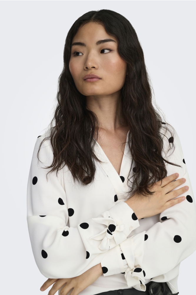 Only witte dames blouse | Model vooraanzicht