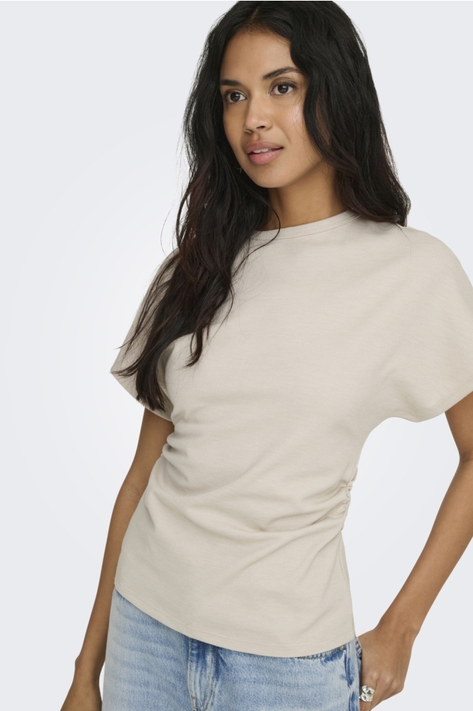 Only beige dames t-shirt | Model vooraanzicht