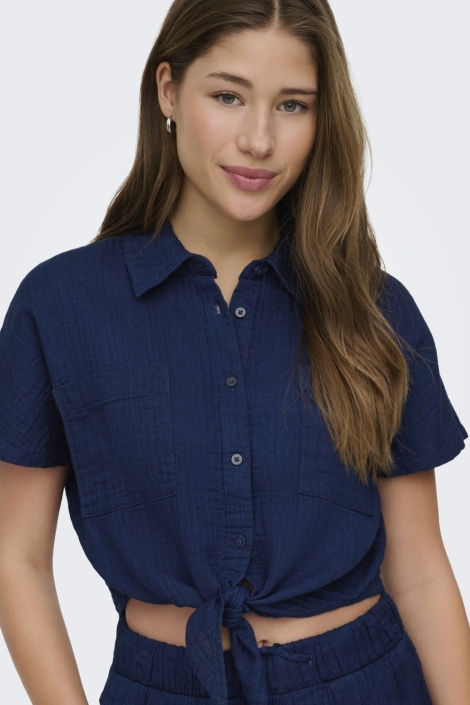 Only blauwe dames blouse | Model vooraanzicht