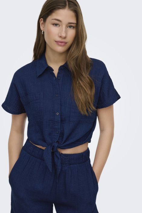 Only blauwe dames blouse | Model vooraanzicht