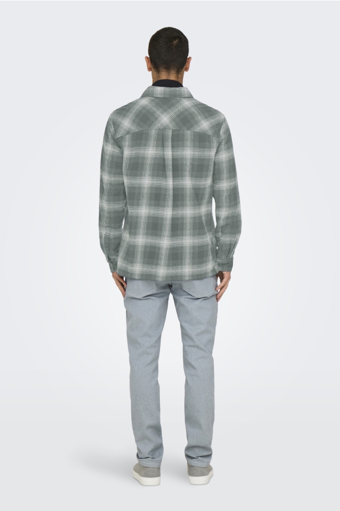 Only & Sons groene heren overhemd | Model achteraanzicht