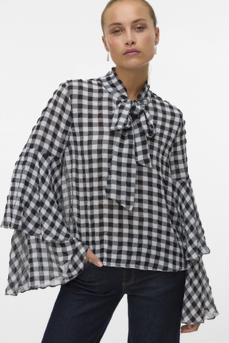 Vero Moda zwarte dames blouse | Model vooraanzicht