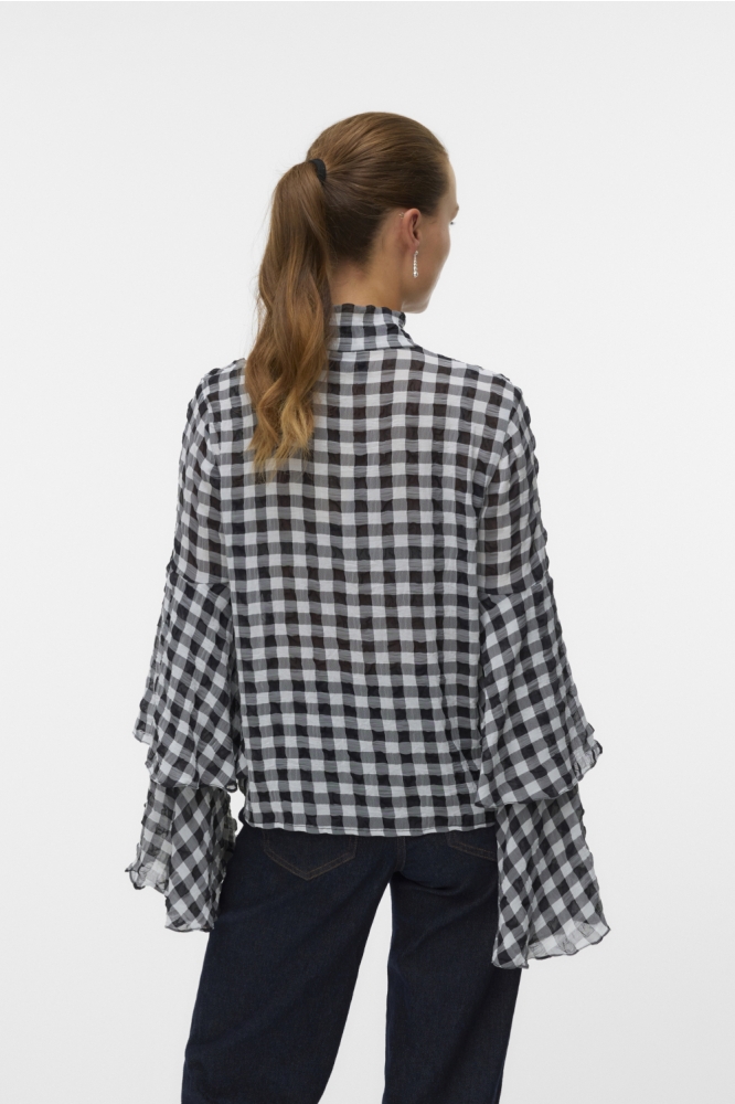 Vero Moda zwarte dames blouse | Model achteraanzicht