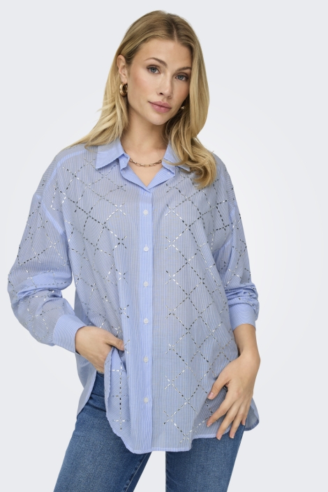 Only blauwe dames blouse | Model vooraanzicht