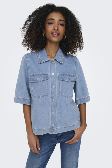 Only blauwe dames blouse | Model vooraanzicht