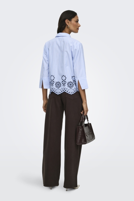 Jacqueline de Yong blauwe dames blouse | Model vooraanzicht