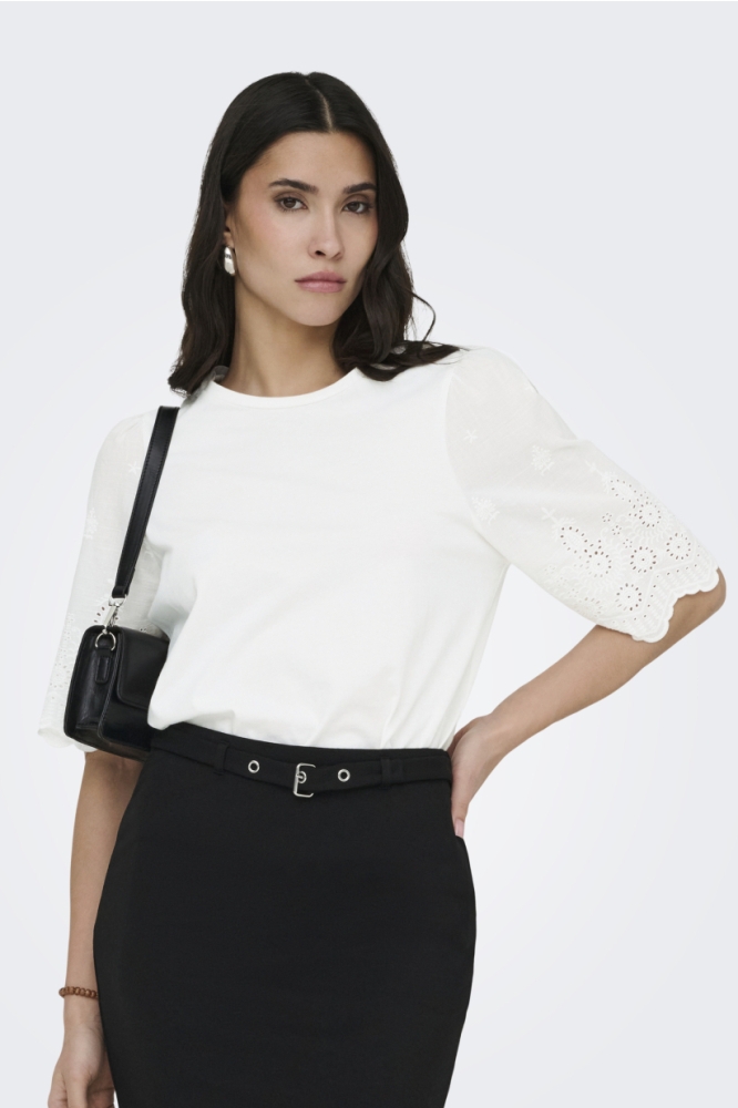 Jacqueline de Yong witte dames t-shirt | Model vooraanzicht