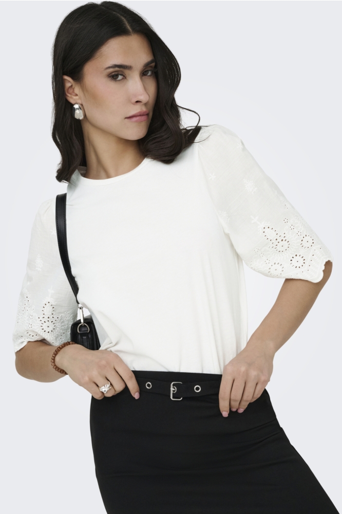 Jacqueline de Yong witte dames t-shirt | Model vooraanzicht