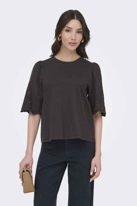 Jacqueline de Yong bruine dames t-shirt | Model vooraanzicht