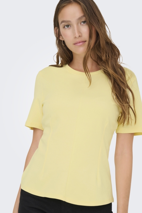 Jacqueline de Yong gele dames t-shirt | Model vooraanzicht